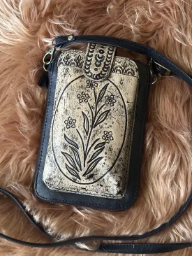 Daisy circle phone wallet- vintage black