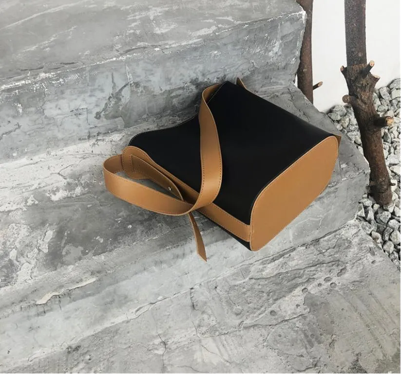 [Korean Style] Casa Minimal Bucket Shoulder Bag